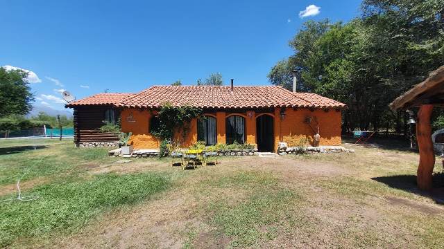 Hermoso Chalet Colonial – ZONA RESIDENCIAL