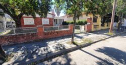 Pequeño Chalet Colonial a Reciclar – Zona centro