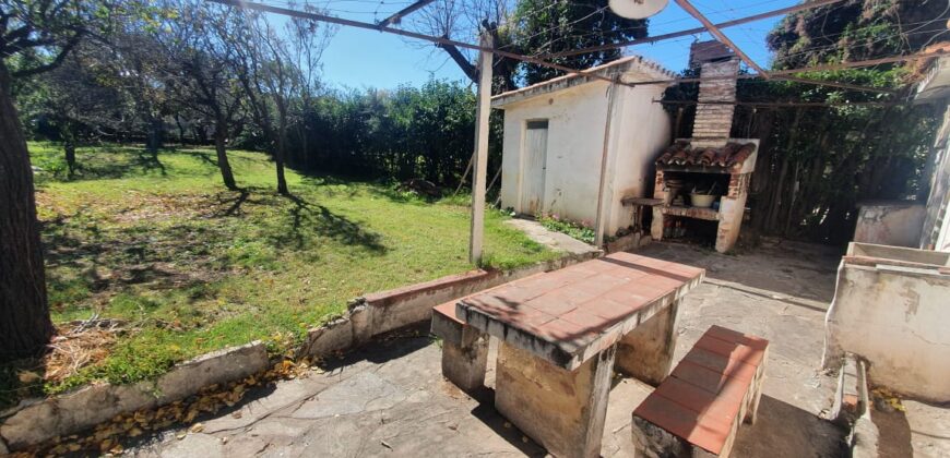 Pequeño Chalet Colonial a Reciclar – Zona centro