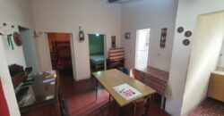 Pequeño Chalet Colonial a Reciclar – Zona centro