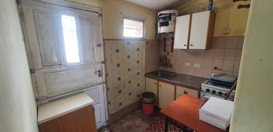 Pequeño Chalet Colonial a Reciclar – Zona centro