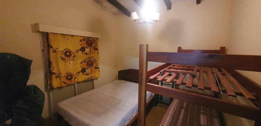 Pequeño Chalet Colonial a Reciclar – Zona centro