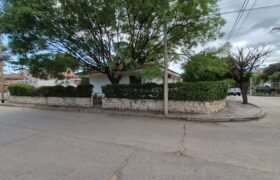 Chalet. Excelente Ubicación, Residencial y Céntrica.