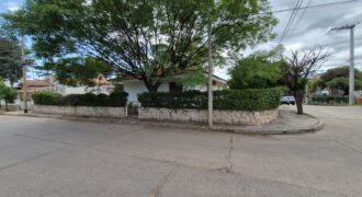 Chalet. Excelente Ubicación, Residencial y Céntrica.