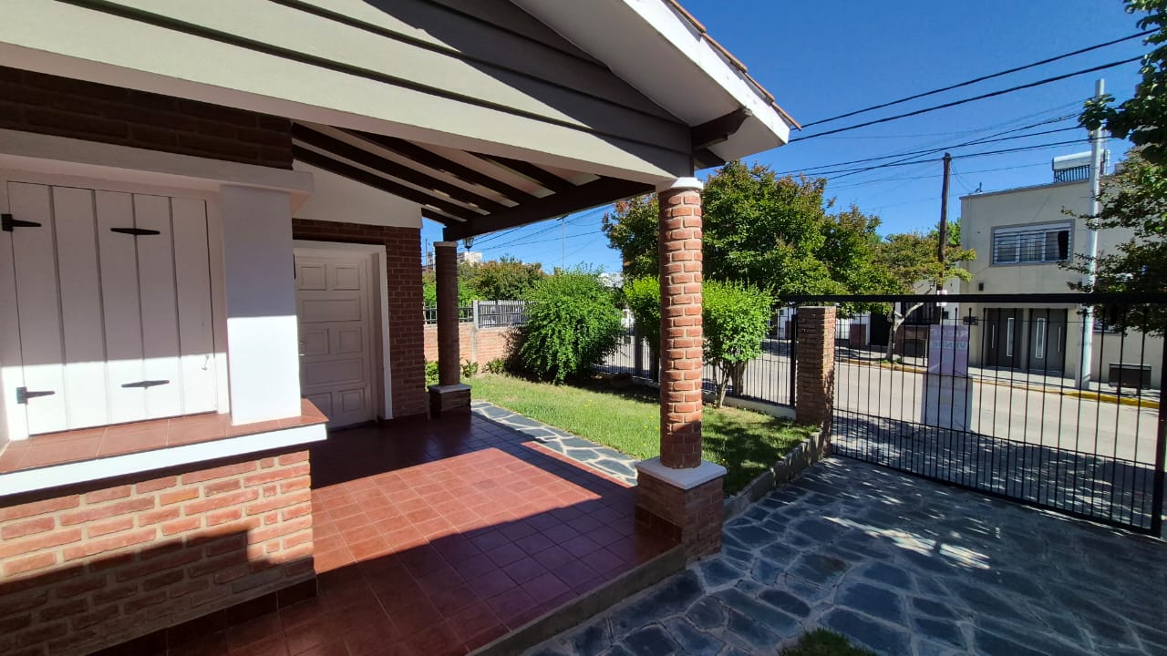 Chalet Amoblado, Céntrico y Totalmente Reciclado!!