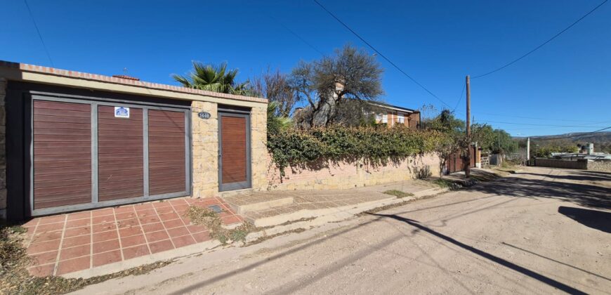Moderna y Amplia Propiedad con Pileta. Detalles de Primera Calidad.