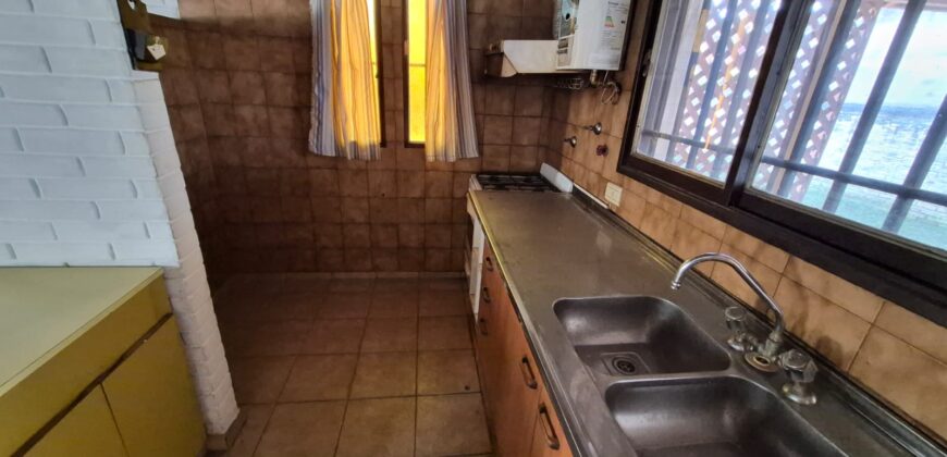 Pequeño Chalet con Ubicación Única. Acceso a Gas Natural.