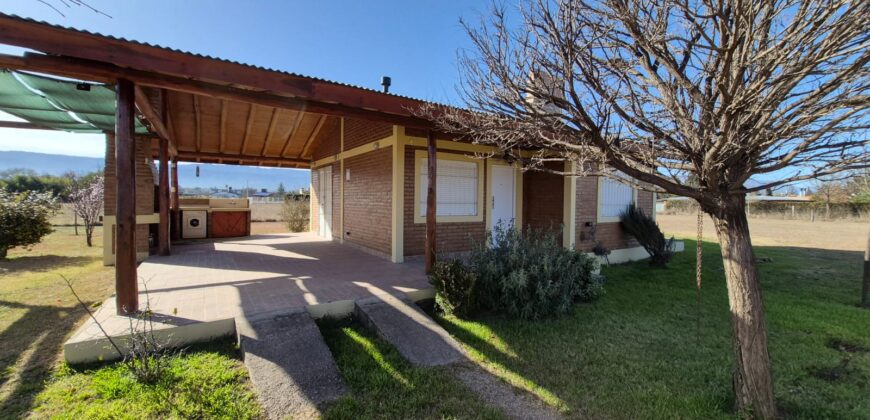 Amplia Vivienda con Pileta. Vista Única. Amplio Parque