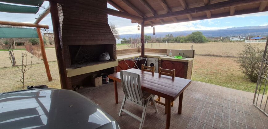 Amplia Vivienda con Pileta. Vista Única. Amplio Parque
