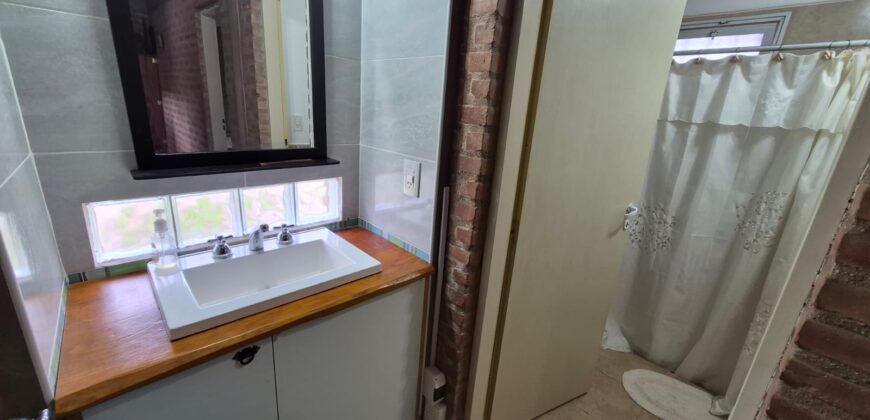 Amplia Vivienda con Pileta. Vista Única. Amplio Parque